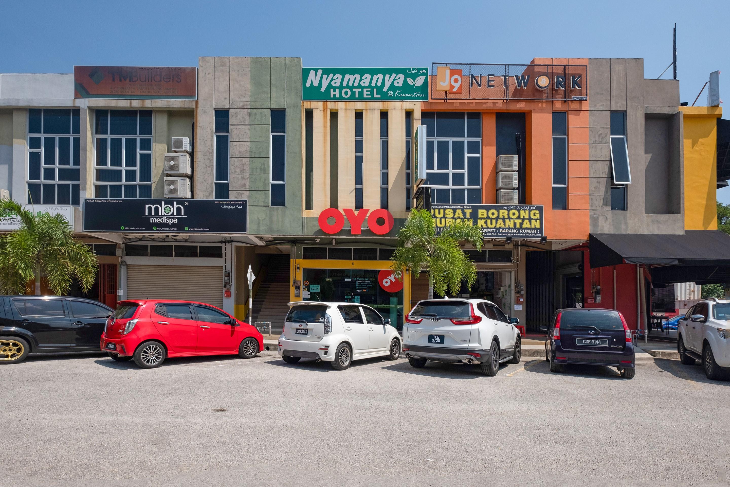 Oyo 89981 Nyamanya Hotel Kuantan Exterior foto