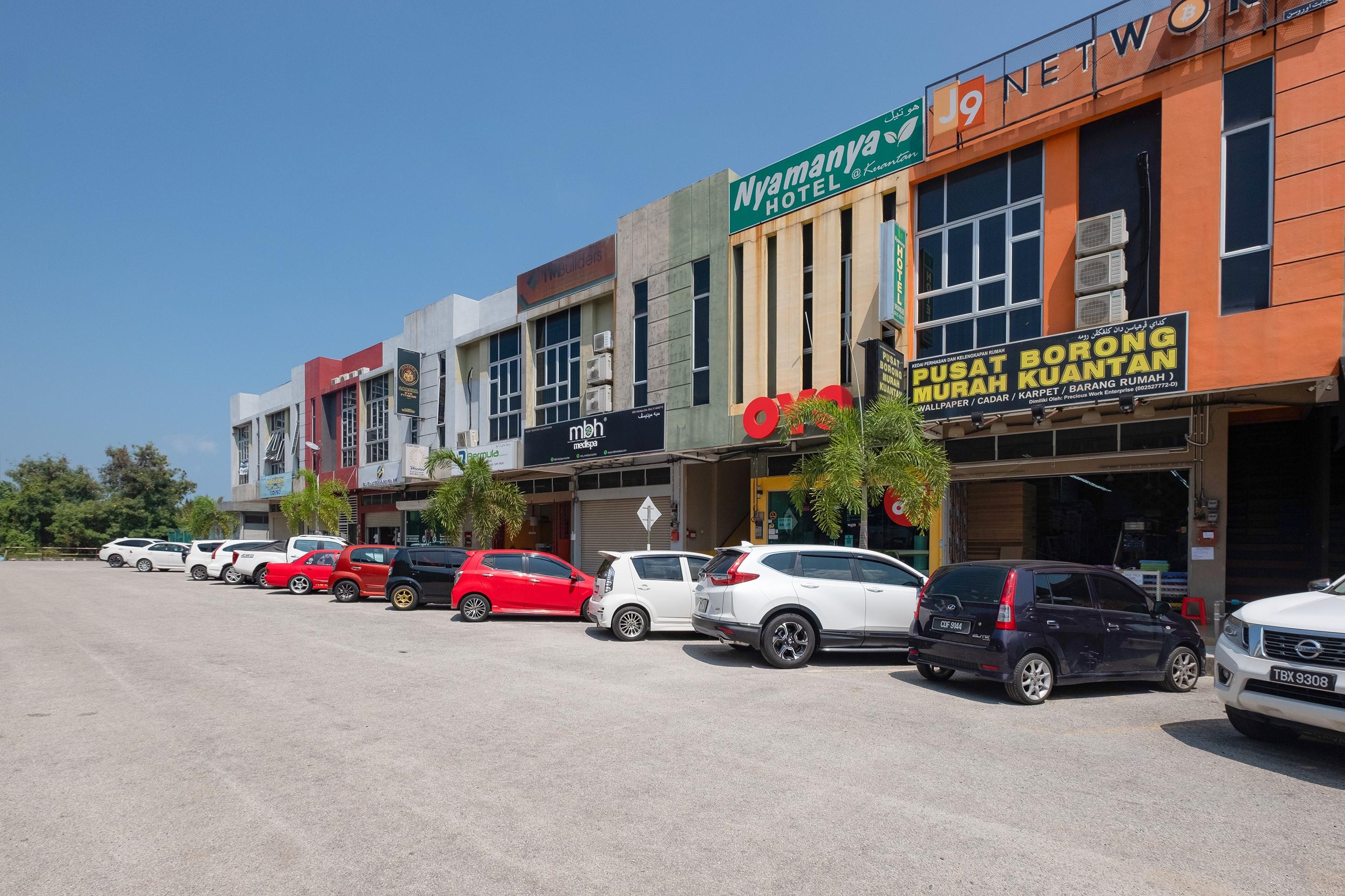 Oyo 89981 Nyamanya Hotel Kuantan Exterior foto